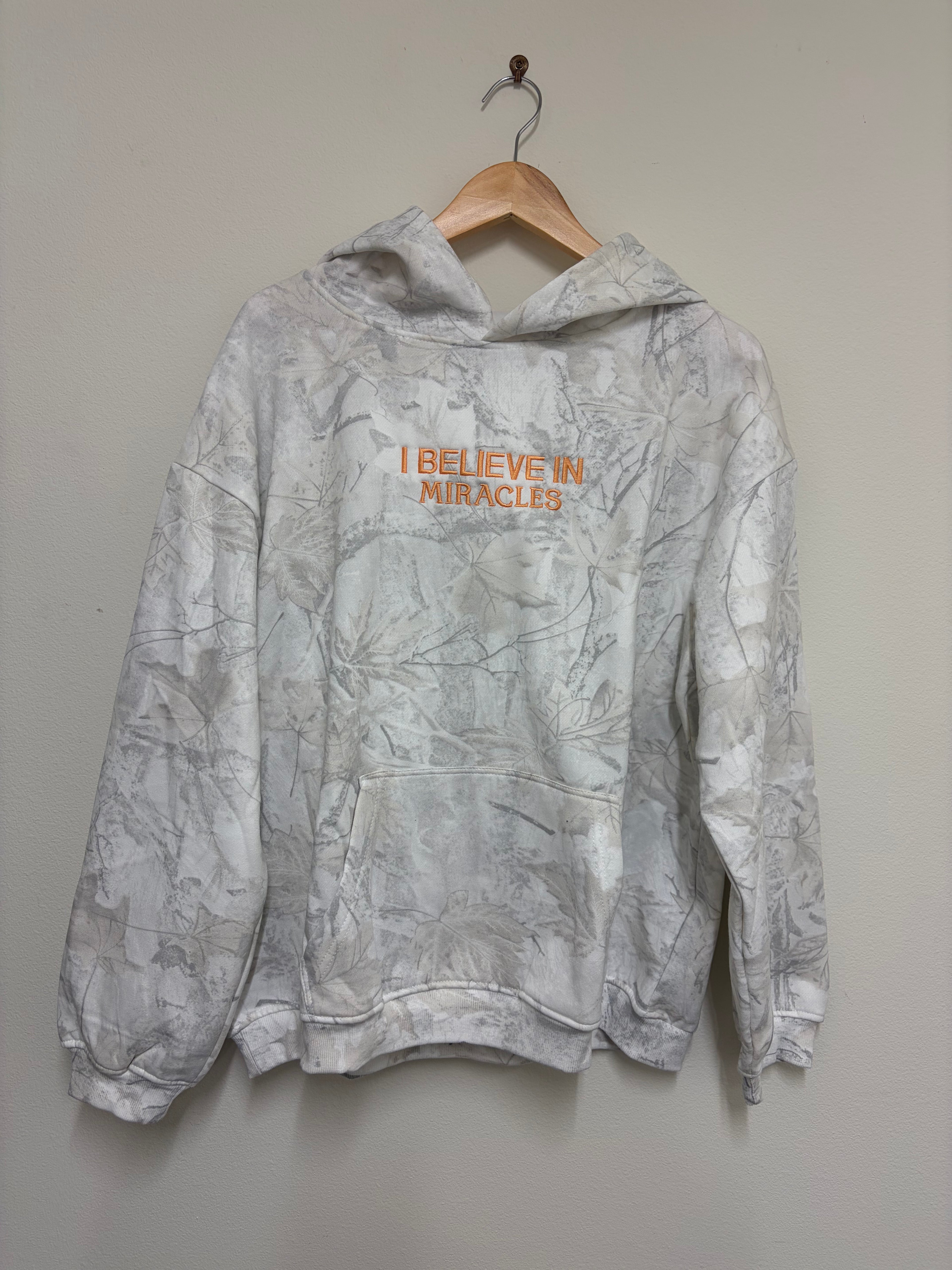 I believe in miracles - camo hoodie